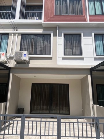 PO851ให้เช่าทาวน์โฮม 3 ชั้น บ้านใหม่ไม่เคยอยู่ เดอะ ทรอป เออเบิร์น มอเตอร์เวย์-ลาดกระบัง