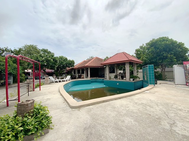 ขายบ้าน สไตล์พูลวิลล่า ติดถนนสุขุมวิทพัทยา 91 เขามะกอก จ.ชลบุรี แปลงมุม 