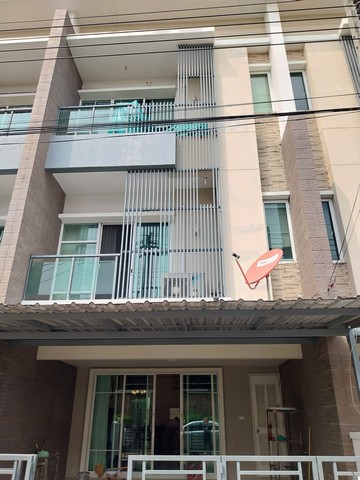 ขายทาว์นโฮม 3 ชั้น ซอยงามวงศ์วาน 23  หมู่บ้านทาวน์พลัสเอ็กซ์ ประชาชื่น พื้นที่ใช้สอย ประมาณ 200 ตรม.3 ห้องนอน 4 ห้องน้ำ  มีแอร์ทุกห้อง 