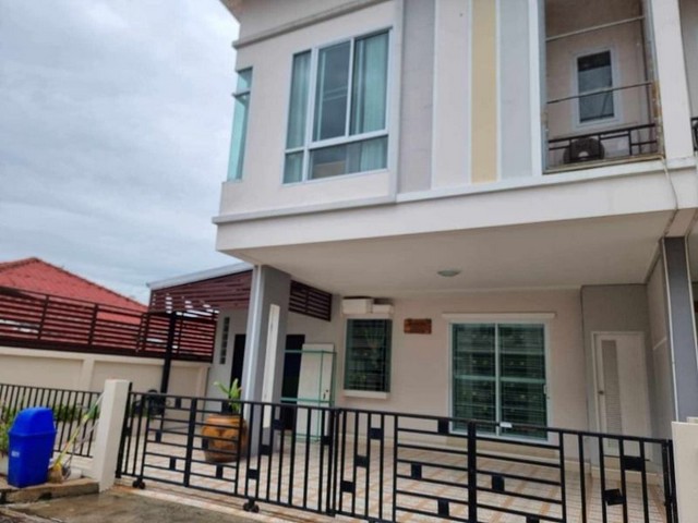 ทาว์นโฮม 2ชั้น ดีญ่าวาเลย์ สารภึ ขายพร้อมผู้เช่า   