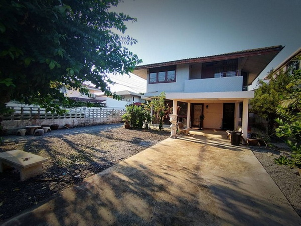 ให้เช่าบ้านเดี่ยวนวมินทร์ 40 หลังใหญ่ 80 ตรว 3 นอน 3 น้ำ ตกแต่งพร้อมเฟอร์นิเจอร์