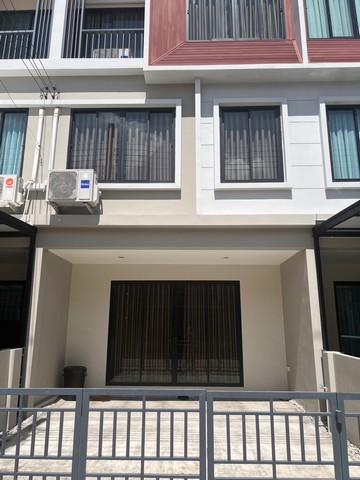 ให้เช่าทาวน์โฮม 3 ชั้น 3 ห้องนอน เดอะ ทรอป เออเบิร์น มอเตอร์เวย์-ลาดกระบัง บ้านใหม่ไม่เคยอยู่ ถนนประชาพัฒนา ใกล้พาซิโอ พาร์ค ลาดกระบัง