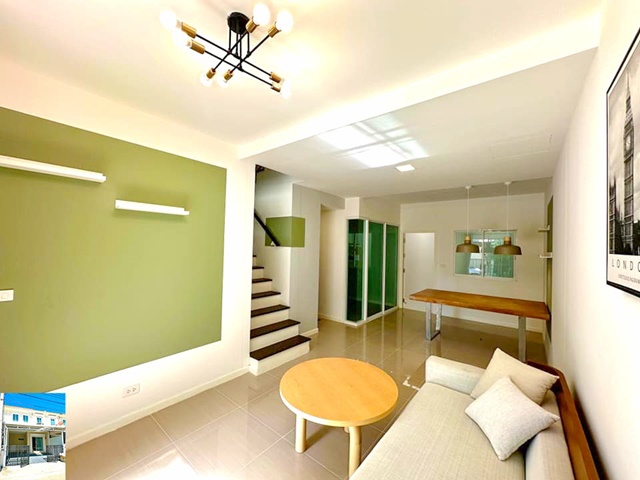 ให้เช่าทาวน์โฮม 2 ชั้น เฟอร์ครบ 24ตรว.MRT ราษฎร์พัฒนา 2กม. เคหะร่มเกล้า 58-76  140ตรม. รักสัตว์ ทำเลดีมาก 3นอน 3น้ำ 2จอดรถ 3แอร์ แหล่งช๊อป