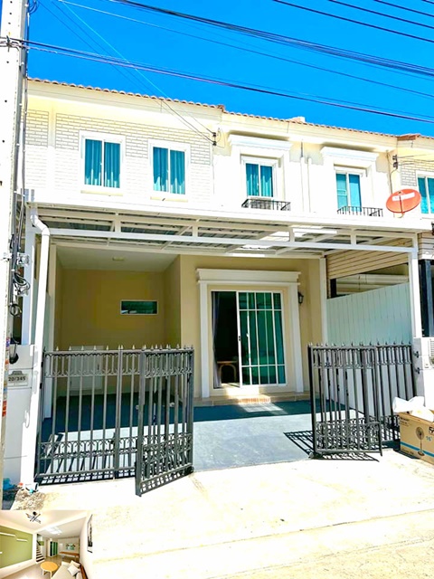 เคหะร่มเกล้า58-78 MRT ราษฎร์พัฒนา 2กม.ให้เช่าทาวน์โฮม 2 ชั้น เฟอร์ครบ 25ตรว. 145ตรม. รักสัตว์ 3นอน 3น้ำ 2จอดรถ 3แอร์ แหล่งช๊อป 