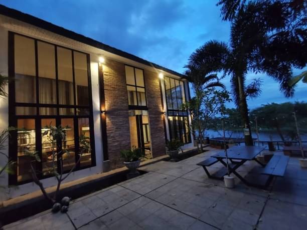 โซนสันป่าตอง ​ขา​ยด่วน​ 17​ ล.เท่านั้น บ้านติดน้ำ บรรยากาศ​ร่มรื่น ​เย็นสบาย​ เป็น​ส่วนตัว​ ใกล้​ธรรมชาติ​ สามารถดำเนินธุรกิจต่อได้เลย