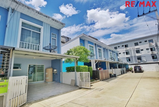 ขาย ทาวน์โฮม 2 ชั้น หลังมุม เสนา วีว่า รัตนาธิเบศร์  บางบัวทอง 20 ตร.วา ต่อโรงจอดรถ และห้องครัวแล้ว ถูกที่สุดในโครงการ