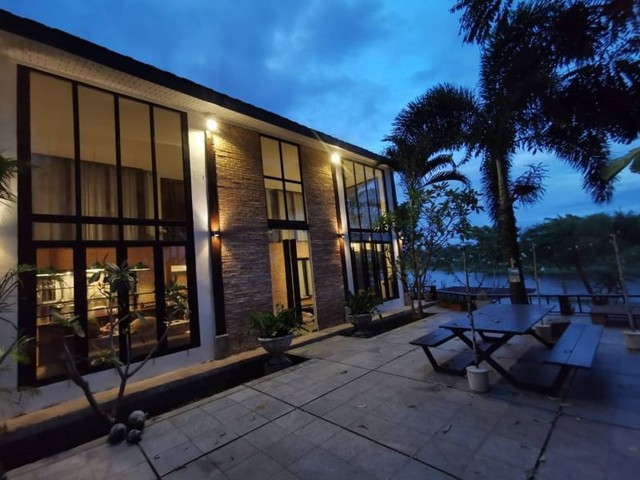 ขายด่วน บ้านติดน้ำ บรรยายกาศร่มรื่น เป็นส่วนตัว สันป่าตอง        