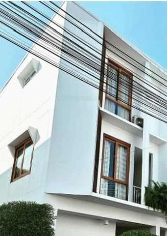 ทาว์นโฮม 3ชั้น สไตล์มินิมอล โซนฟ้าฮ่าม                  