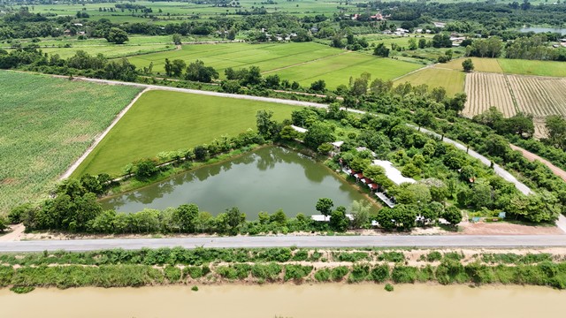 ขายที่ดินพร้อมรีสอร์ท มีบ่อตกปลา ติดถนนเลียบคลองชลประทาน ฝั่งตรงข้ามปตท.สุดเขตพิษณุโลก ต.บางระกำ อ.บางระกำ จ.พิษณุโลก 