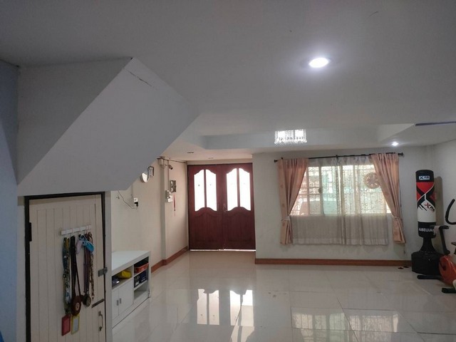 ขายทาวน์เฮาส์ 2 ชั้น ทำเลในเมือง ทางเข้าวัดเจดีย์ยอดทอง ถ.พญาเสือซอย 4 ต.ในเมือง อ.เมือง จ.พิษณุโลก