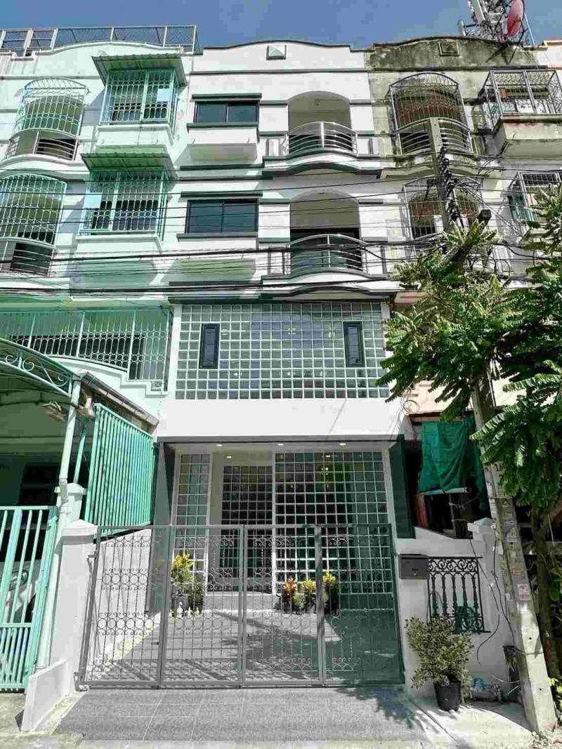 ขาย...ทาวน์โฮม/โฮมออฟฟิต 4 ชั้น ซ.พุทธบูชา 38 Renovate พร้อมเข้าอยู่ แขวงบางมด  Renovate พร้อมเข้าอยู่ รูปแบบใหม่ไม่ซ้ำใคร 