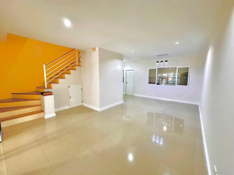 ขายด่วนทาวน์โฮม 2 ชั้น  อำเภอเมืองนนทบุรี นนทบุรี  (เจ้าของขายเอง)  