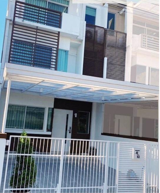 EPL-HR3475 ให้เช่า/ขาย ทาวน์โฮม 3ชั้น ซอยกรุงเทพกรีฑา7 หมู่บ้านบ้านใหม่ พระราม9 ศรีนครินทร์ 22 ตร.ว  ทิศเหนือ มี 3 ห้องนอน  3 ห้องน้ำ 