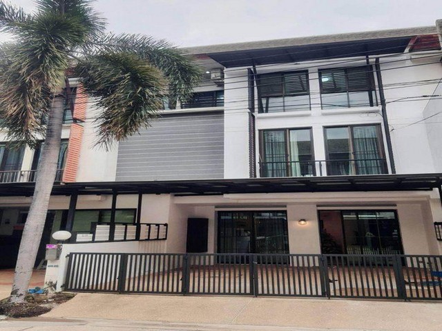 PB4382 ขายทาวน์โฮม 3 ชั้น โครงการ อารียา โมวา เกษตร-นวมินทร์ ซอยลาดปลาเค้า 