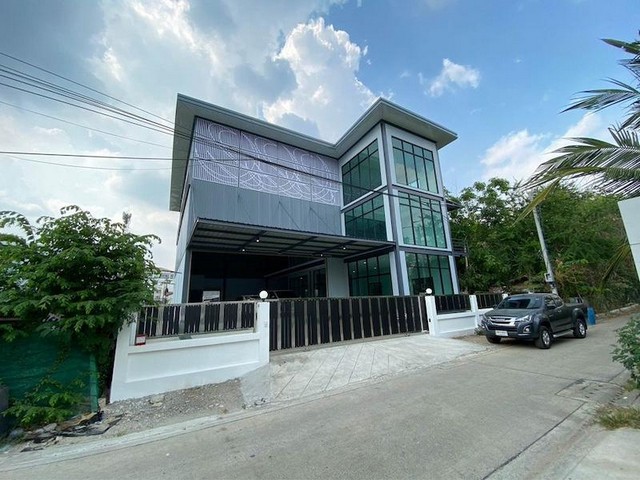 PB4379 ขายอาคาร Office กึ่งโกดัง ซอยลาดพร้าว71 เขตลาดพร้าว ใกล้ รถไฟฟ้าสถานีลาดพร้าว 71 
