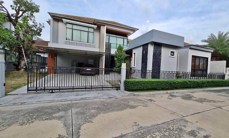 EPL-HS1265 ขายบ้านเดี่ยว  หมู่บ้านเดอะแกรนด์ พระราม 2 โครงการ Court Yard พันท้ายนรสิงห์ สมุทรสาคร เนื้อที่ 129 ตรว. พื้นที่ใช้สอย 243 ตรม.