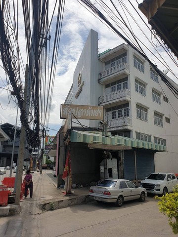 ให้เช่าตึก​ อาคารพาณิชย์​ 4​ ชั้นครึ่ง​ ติดรถไฟฟ้าสายสีชมพู สถานี​มัยลาภ​ ซอยรามอินทรา43​ วัชลพล​     ZB​062