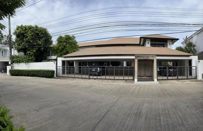  ให้เช่าและขายบ้านเดี่ยว 2 ชั้น พร้อมสระว่ายน้ำ ไพรเวท เนอวาน่า  ซอยโยธินพัฒนา ย่านเลียบด่วน รามอินทรา ลาดพร้าว ใกล้ทางด่วน