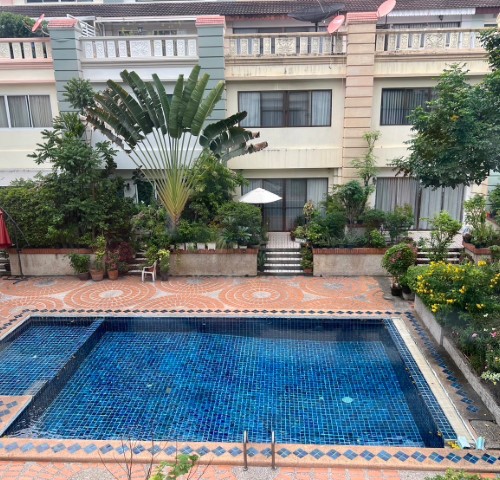 ให้เช่าทาวน์โฮม3ชั้นย่านใจกลางทองหล่อ4นอน4น้ำแอร์เฟอร์ครบเช่า75Kใกล้แหล่งบรรเทิงมากมายถนนทองหล่อ9