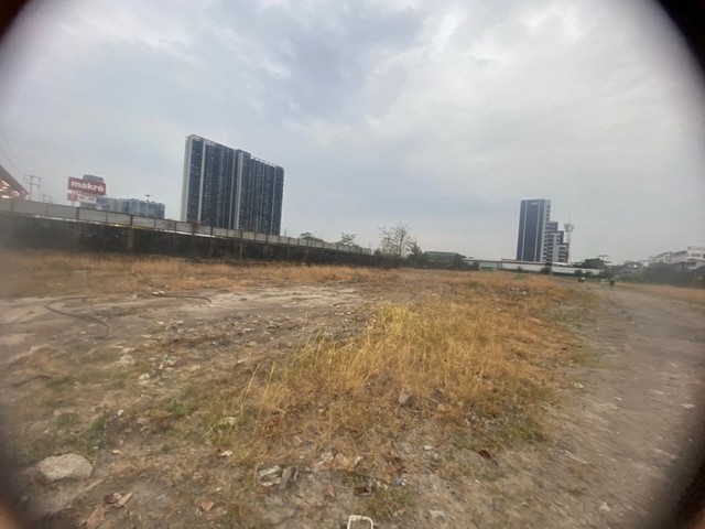 ขายที่ดินแปลงสวยติดถนนแจ้งวัฒนะ เนื้อที่10ไร่ หน้ากว้าง 100 ตรม ติดรถไฟฟ้าสายสีชมพู