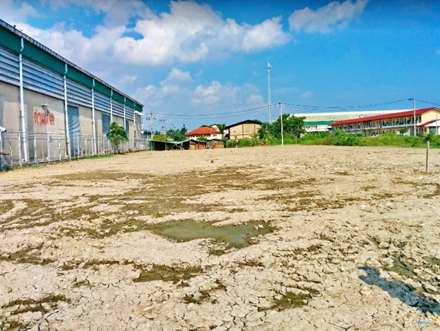 ให้เช่าดินเปล่า 2 แปลง มีทั้งถมแล้ว 7 ไร่ 2 งาน บางกระดี่31-36 พระราม2  และยังไม่ถม 3 ไร่ 2 งาน แบ่งเช่าได้ สูงกว่าฟุตบาท 10 ซม.