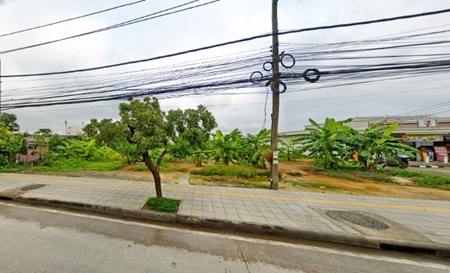  ให้เช่าที่ดิน นิคมอุตสาหกรรมลาดกระบัง ฉลองกรุง 37-40 ติดถนนฉลองกรุง ขนาด 33 ไร่ แบ่งเช่าได้  ถมแล้วมี 7-11 เช่าอยู่ บนพื้นที่สีแดง 