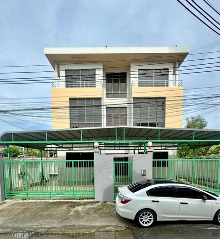 ให้เช่าบ้านเดี่ยว3ชั้น หลังใหญ่ ซอย เฉลิมพระเกียรติ47 เขตประเวศ ใกล้สวนหลวงร.9