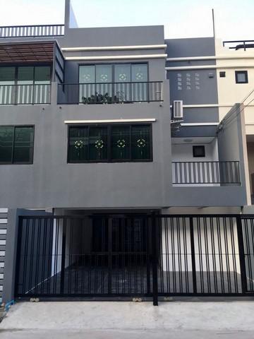 ให้เช่าทาวน์โฮมออฟฟิศ 3 ชั้น ยก 5 ระดับ พร้อมชั้นดาดฟ้า ซอยลาดพร้าว 41 