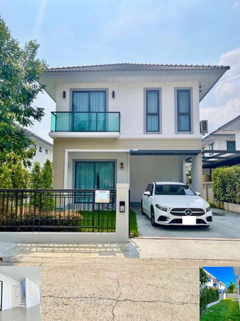 สวนรอบบ้าน 58ตรว. เสาธงสามัคคี . ให้เช่าบ้านเดี่ยว 2 ชั้น บางนา abac บางนา ( 3 กม.) 170ตรม. ฟรี Wi-Fi รักสัตว์ 3นอน 3น้ำ 2จอดรถ 4แอร์