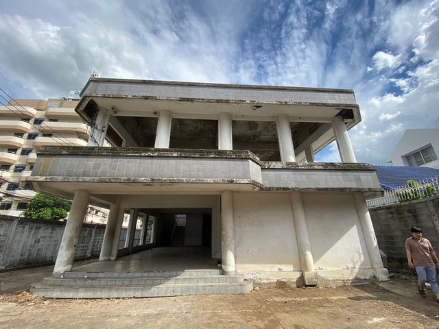 ขายอาคาร 2 ชั้น 85 ตร.ว. ลาดพร้าว 64 (เกตุนุติ) ใกล้รถไฟฟ้าสายสีเหลือง สถานีโชคชัย 4 ใกล้ทาวน์อินทาวน์ เลียบด่วน เหมาะสำหรับทำเป็นออฟฟิศ 