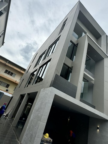  ให้เช่า สำนักงาน  4 ชั้นมีลิฟท์ส่วนตัว หลัง Central eastville เหมาะทำออฟฟิศและอยู่อาศัย คลินิก