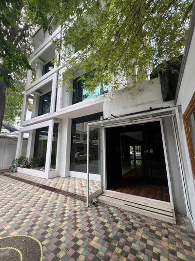 ให้อาคารพาณิชย์ 4 ชั้น สุขุมวิท 26 ติด K-Village สุดยอดทำเลย่านธุรกิจ ทองหล่อ-พระราม 4 ใกล้เอ็มโพเรี่ยม