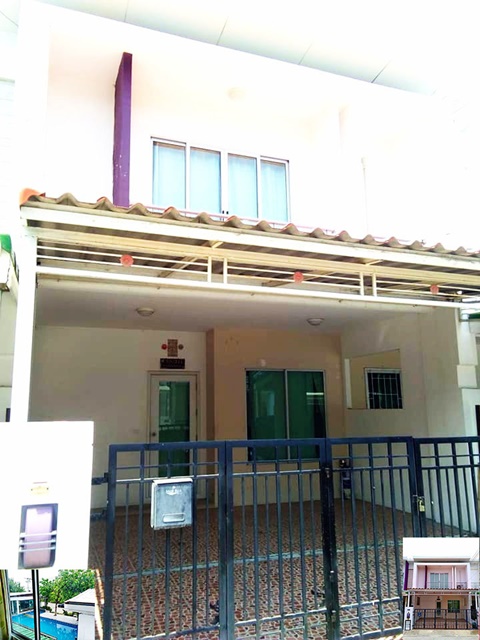 เฉลิมพระเกียรติ83-89 APL บ้านทับช้าง 1กม. ให้เช่าทาวน์เฮาส์ 2 ชั้น อ่อนนุช 18ตรว. 140ตรม. ทำเลดีมาก หน้าถนนกว้าง 3นอน 2น้ำ 2จอดรถ 1แอร์ 