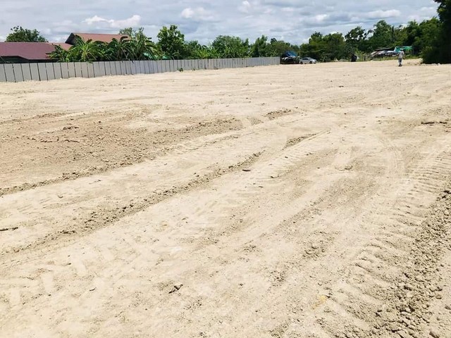 ขายที่ดิน ปรับพื้นที่แล้ว ทำทางคอนกรีตเข้ามาใหม่ทั้งเส้น แหล่งชุมชน​  หอพัก​  โรงงาน​ ขนาดย่อม