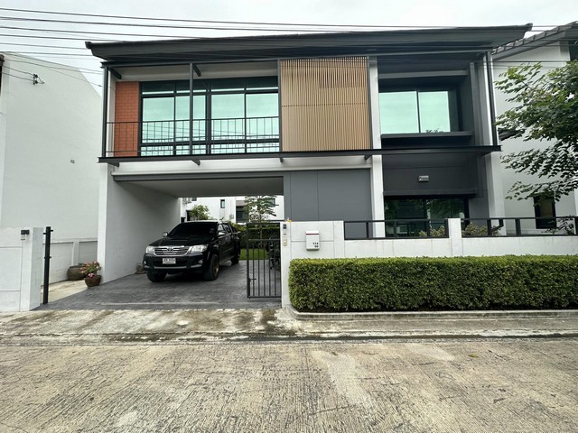 ขายบ้านเดี่ยว 2 ชั้น 55.5 ตรว. โครงการ ดิ เอ็มเบรส จตุโชติ-หทัยราษฎร์ The Embrace เฟอร์นิเจอร์พร้อมอยู่ ใกล้แฟชั่นไอส์แลนด์