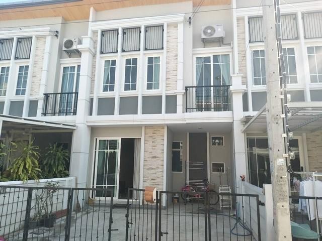 PB4392 ให้เช่าทาวน์เฮ้าส์ 2 ชั้น ซอยนวมินทร์ 42  โครงการ โกลเด้นทาวน์ เขตลาดพร้าว ใกล้The Mall บางกะปิ 