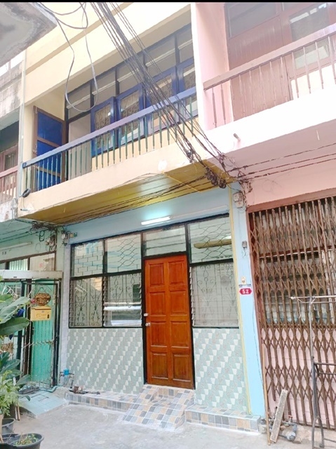 BTS สุรศักดิ์ 500ม. สาทร11-19 ทาวน์เฮ้าส์ 3 ชั้น กรุงเทพคริสเตียน ดาดฟ้า รักสัตว์ 18ตรว. 210ตรม. 3นอน โบสถ์เซนต์หลุยส์ เจริญกรุง 