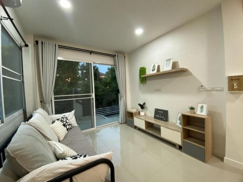 ให้เช่าบ้านแฝด 2 ชั้น ใจกลางซอยรัชดา 42 บ้านสวยน่าอยู่ เฟอร์นิเจอร์ครบ 