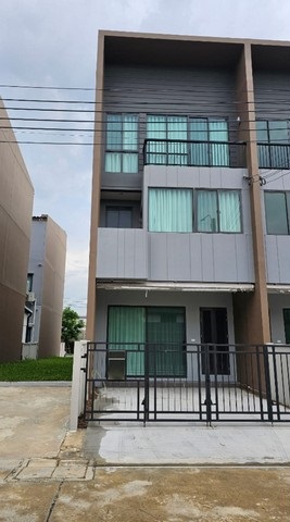 ขาย ทาวน์โฮม 3 ชั้นหลังมุม 3 ห้องนอน โครงการบ้านกลางเมือง พระราม 9-กรุงเทพกรีฑา (ตัดใหม่)  บ้านใหม่ ยังไม่เคยเข้าอยู่