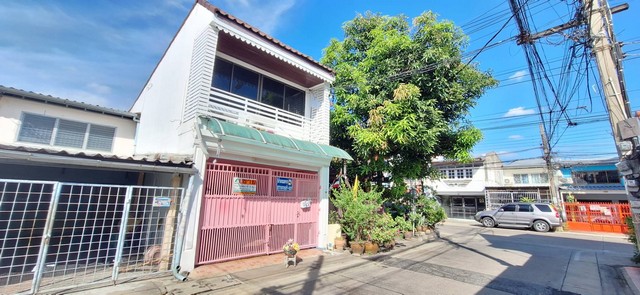 Townhouse ประชานิเวศน์ 3 ทำเลนี้ห้ามพลาด