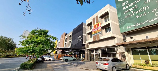 ตึก - ใหญ่ขนาด 48 ตร.ว.  ไม่ไกลจาก ใกล้ถนนอักษะ ใกล้โรงเรียนอัสสัมชัญธนบุรี โรงเรียนสารสาสน์วิเทศธนบุรี โรงเรียนกสิณธร สถานีขนส่งสายใต้ใหม่ เซ็นทรัลศาลายา มหาวิทยาลัยกรุงเทพธนบุรี ตลาดสดธนบุรี มหาวิทยาลัยมหิดล สนามหลวง 2 ราคาดีเยี่ยม กรุงเทพ