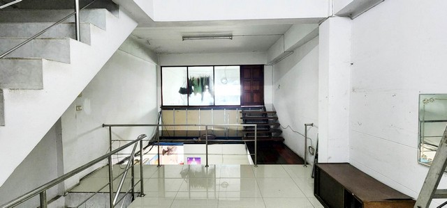 อาคารพาณิชย์ - 0 RAI 0 งาน 27 ตาราง-วา 3 BR 3 Bathroom ใกล้ ทำเลดี อยู่ใกล้ตลาดโคกมะลิ ใกล้โลตัส 7-11 ใกล้สวนน้ำเดอะชาร์คและโมริคาเฟ่ ใกล้ซีเจเอ็กซ์เพรสสาขาตลาดนครหลวง พร้อมให้คุณได้จับจอง