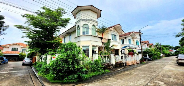 บ้าน ภัสสร 14  38 sq.wa 2 Ngan 1 ไร่ 3650000 - ใกล้ กล้แหล่งชุมชนมากมาย ใกล้สิ่งอำนวยความสะดวกต่างๆ เช่น ใกล้โลตัสพลัสมอลล์พระราม5 ใกล้บิ๊กซี ศูนย์การค้าขนาดใหญ่เซ็นทรัลเวสเกต ใกล้ถนนกาญจนาภิเษก ใกล้ทางด่วน ใกล้รถไฟฟ้าสายสีม่วง  ใกล้โรงพยาบาลเกษมราษฎร์อินเตอร์รัตนาธิเบศร์ โรงพยาบาลบางใหญ่ ตลาดชุมพล วัดเอนก ราคาทรัพย์ถูก