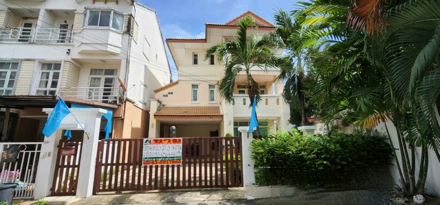 บ้าน หมู่บ้านวิชชั่นวิลล์ 4 ใกล้ ใกล้โรงเรียนเบญจมราชานุสรณ์ โรงพยาบาลนนทเวช เดอะมอลล์งามวงศ์วาน ทางด่วนงามวงศ์วาน มหาวิทยาลัยธุรกิจบัณฑิต 6300000 BAHT.  3 Square Wah 0 NGAN 2 ไร่ ^^ 3 ชั้น ทำเลดี ใกล้จุดขึ้นลงทางด่วน ใกล้ตลาด ใกล้ปั๊มน้ำมัน