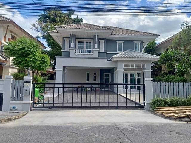 EPL-HR3500 ให้เช่าบ้าน เคหะร่มเกล้า 64 สุวรรณภูมิ ลิฟวิ่ง นารา 2 ชั้น  ถนนราษฎร์พัฒน 66 ตารางวา3 ห้องนอน 3 ห้องน้ำ, ห้องโถง, ห้องครัว 