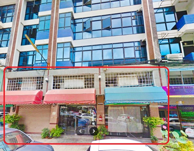 MRT ม.เกริก ราชภัฏ ให้เช่าออฟฟิศ โชว์รูม 240 ตรม. และให้เช่าป้าย 70ตรม. 3คูหา 5ชั้น หลักสี่ 62ตรว. มีพื้นที่จอดรถ ไม่มีตึกบัง รามอินทรา