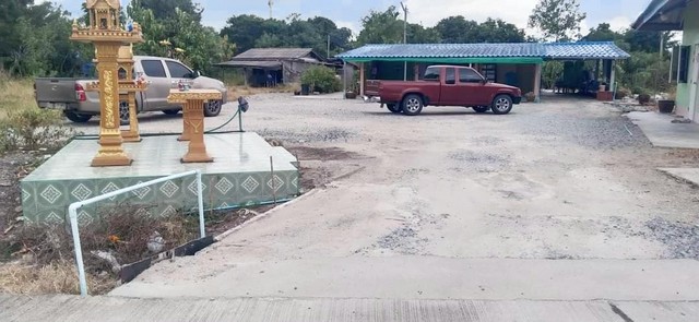 ขายที่ดินพร้อมสิ่งปลูกสร้าง​  3​ หลัง​   บนเนื้อที่​  225​   ตรว​ ทำเลหนองหงส์​ พานทองอมตะ​ชลบุรี