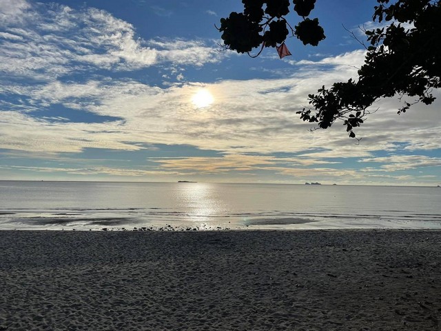 กรกฎามาบรรจบครบ 9ปีทีมขายทำการตลาด โปรเด็ดเอาใจผู้ซื้อ  ขายที่ดินริมหาดสะพลีทรายขาวน้ำใสคราม สวยงามวิวทะเลธรรมชาติสุดสุด ปะทิวใกล้หาดสวยทุ่งวัวแล่น  