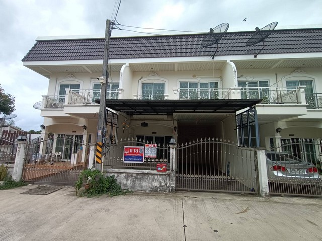 ทาวน์โฮม 2 ชั้น พร้อมเข้าอยู่อาศัย ซอย ปิยะมิตร ห่างจากปั้ม ปตท. 130 เมตร