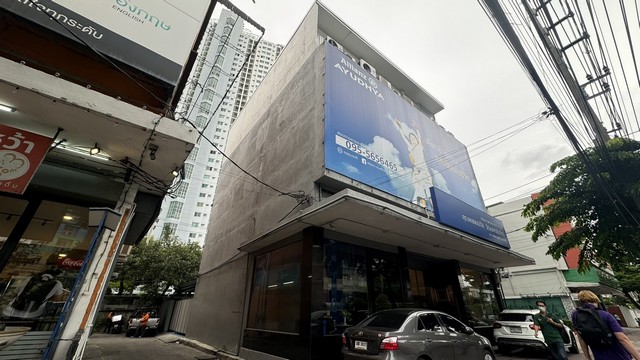 อาคารพาณิชย์ 5 ชั้น ติดสถานีรถไฟฟ้า BTS บางหว้า ในทำเลที่ดีทีสุดในย่านนี้